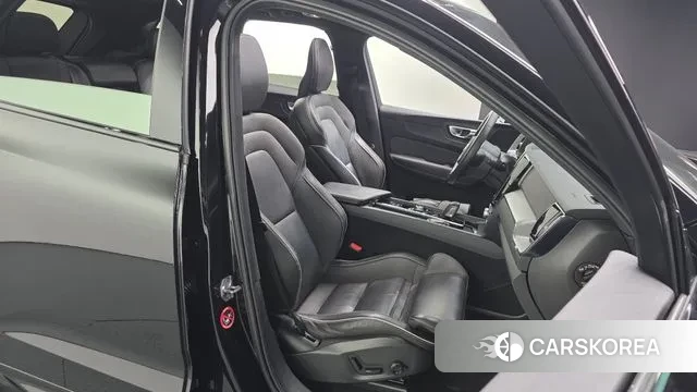 Volvo XC60 second Generation 2021 Черный из Кореи, фото 3