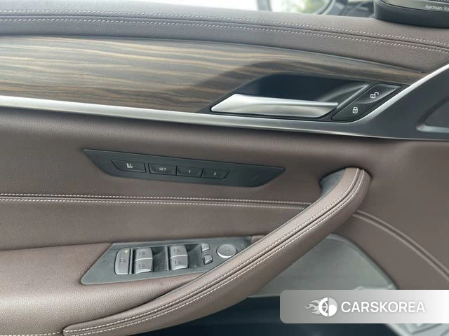BMW 5 series 2022 Белый из Китая, фото 3