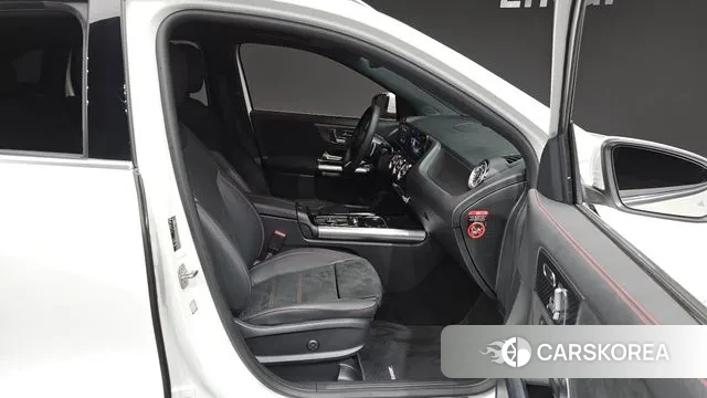 Mercedes-Benz GLA - Class H247 2025 Белый из Кореи, фото 3