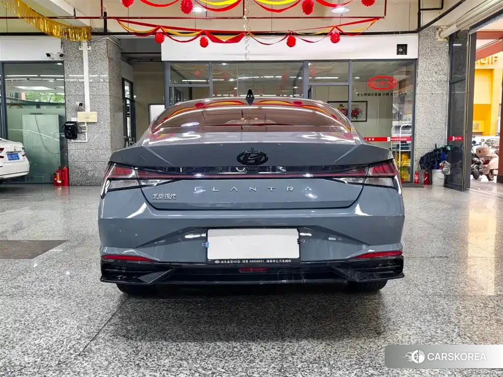 Hyundai Elantra 2023 Silver/gray из Китая, фото 3