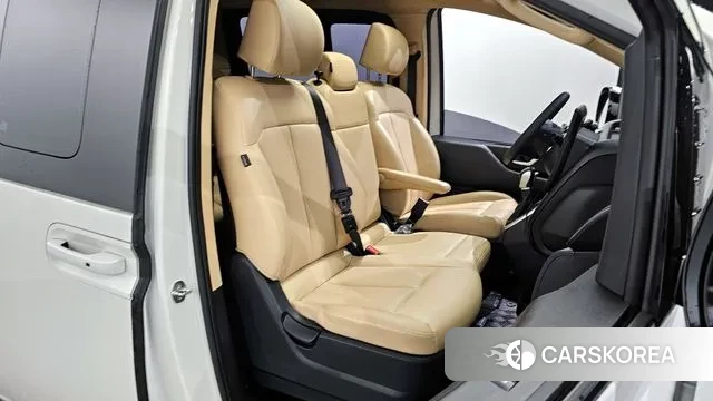 Hyundai Staria 2023 Белый из Кореи, фото 3