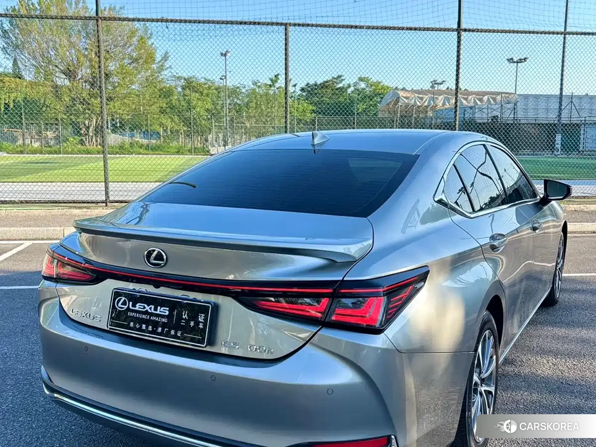 Lexus ES 2025 Silver/gray из Китая, фото 3