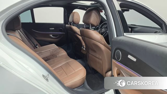Mercedes-Benz E-Class W213 2023 Белый из Кореи, фото 3