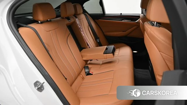 BMW 5 Series (G30) 2023 Белый из Кореи, фото 3