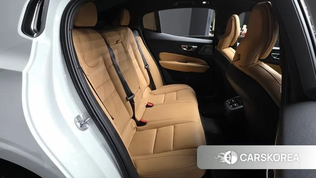 Volvo S60 3rd generation 2024 Белый из Кореи, фото 3