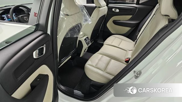 Volvo XC40 2024 Белый из Кореи, фото 3