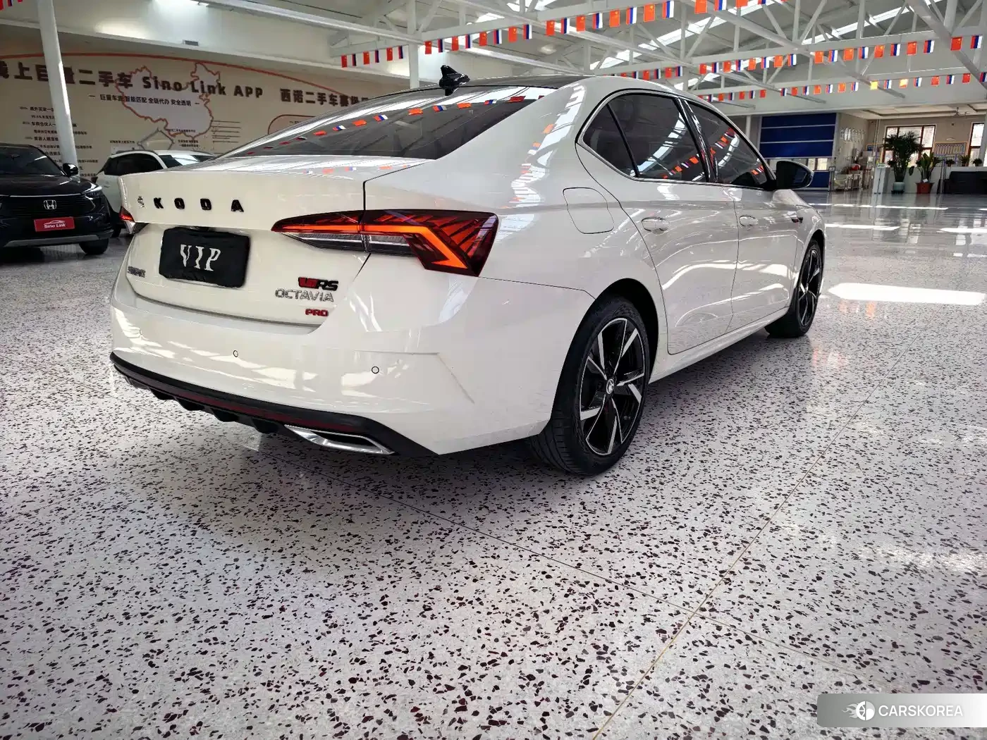 Skoda Octavia 2022 Белый из Китая, фото 3