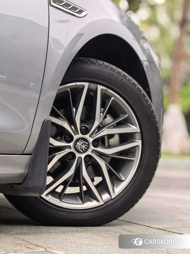 BYD Qin PLUS DM 2023 Темно-серый из Китая, фото 3