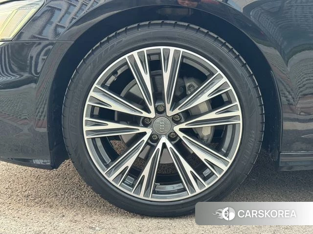 Audi A6L 2021 Черный из Китая, фото 3