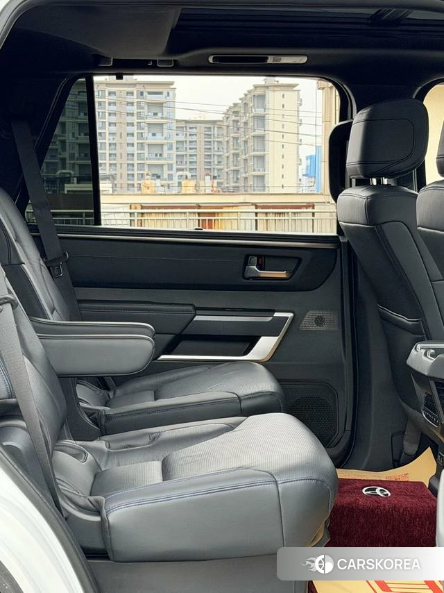 Toyota Sequoia 2023 Белый из Китая, фото 3
