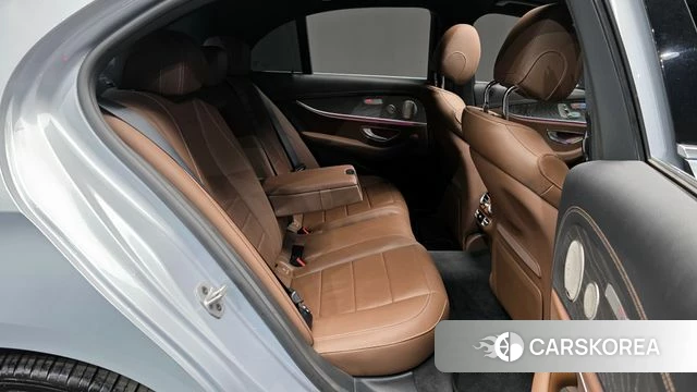 Mercedes-Benz E-Class W213 2022 Серебристо-серый из Кореи, фото 3