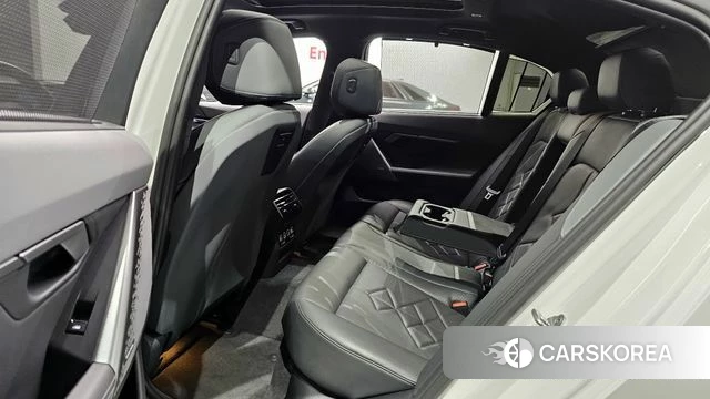 BMW 5 Series (G60) 2025 Белый из Кореи, фото 3