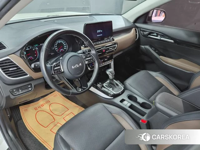 Kia Seltos 2022 Белый из Кореи, фото 3