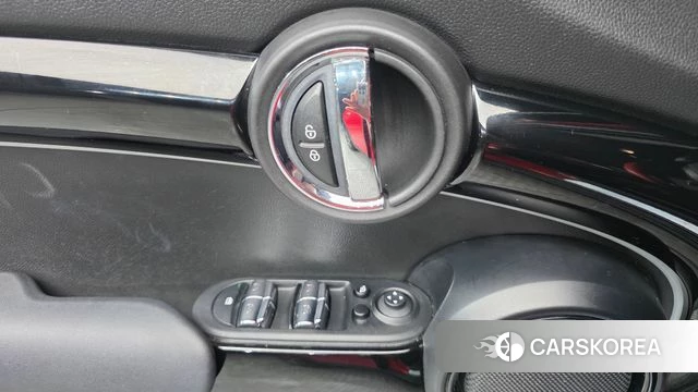 Mini Cooper 2023 Красный из Кореи, фото 3