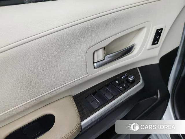 Toyota Sienna 4th Generation 2024 Серебряный из Кореи, фото 3