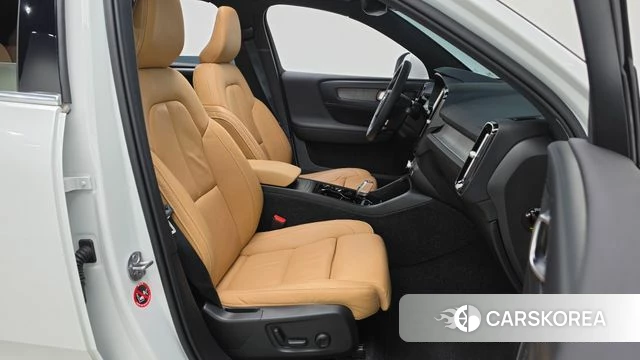 Volvo XC40 2022 Белый из Кореи, фото 3