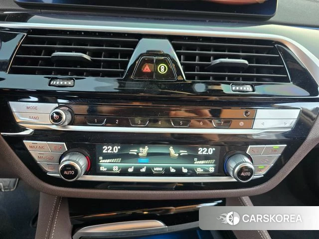 BMW 5 Series (G30) 2022 Серебристо-серый из Кореи, фото 3
