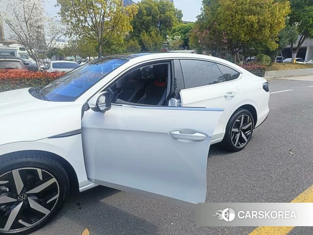 Volkswagen Lingdu 2024 Белый из Китая, фото 3