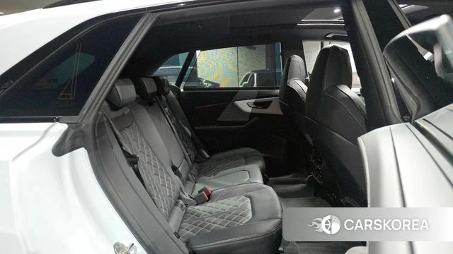 Audi Q8 (4M) 2023 Белый из Кореи, фото 3