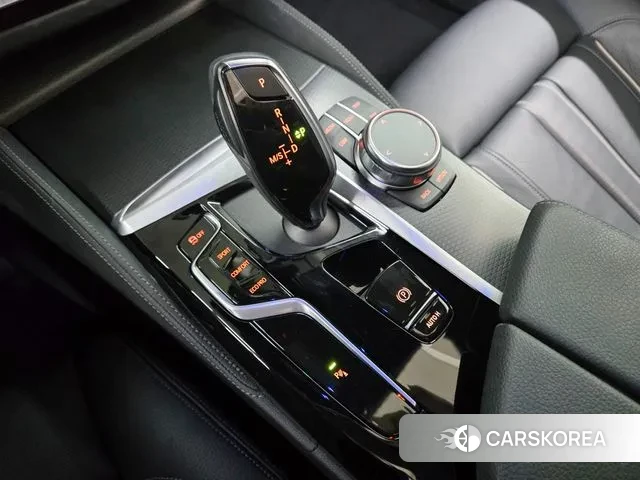 BMW 5 Series (G30) 2023 Белый из Кореи, фото 3