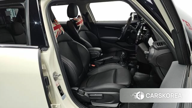 Mini Cooper 2021 Жемчужный цвет из Кореи, фото 3