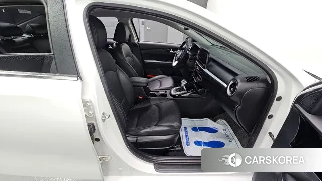 Kia The New K3 2nd generation 2022 Белый из Кореи, фото 3