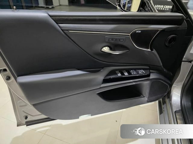 Lexus ES300h 7th generation 2025 Песочный из Кореи, фото 3