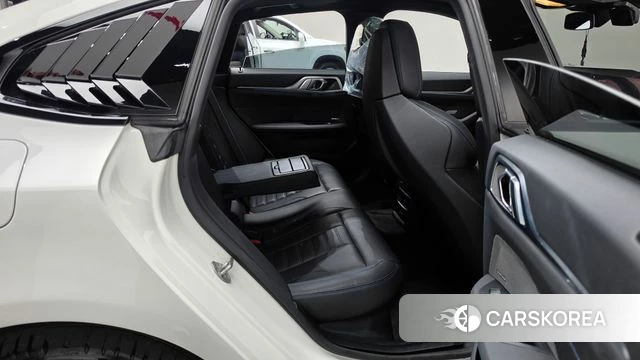 BMW i4 2022 Белый из Кореи, фото 3