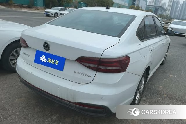 Volkswagen Lavida 2023 Белый из Китая, фото 3