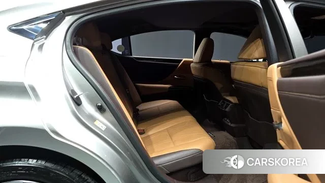 Lexus ES300h 7th generation 2019 Песочный из Кореи, фото 3