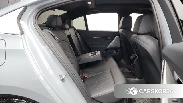 BMW 5 Series (G60) 2024 Серебристо-серый из Кореи, фото 3