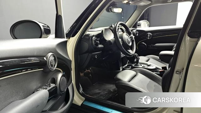 Mini Cooper S 2021 Жемчужный цвет из Кореи, фото 3