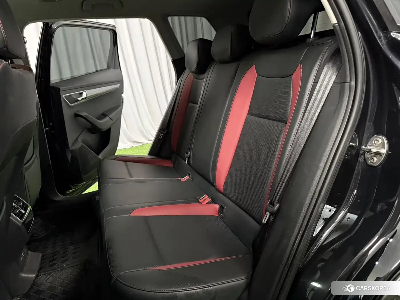 Skoda Karoq 2023 Черный из Китая, фото 3