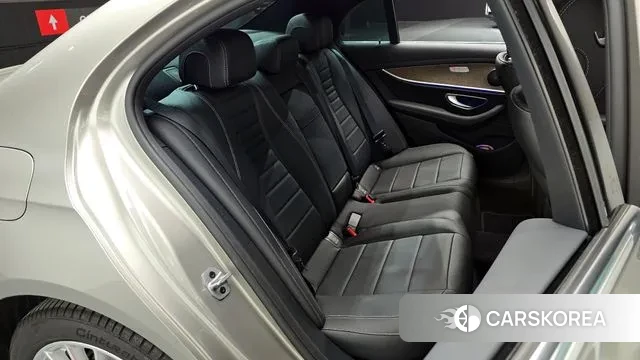 Mercedes-Benz E-Class W213 2022 Серебристо-серый из Кореи, фото 3