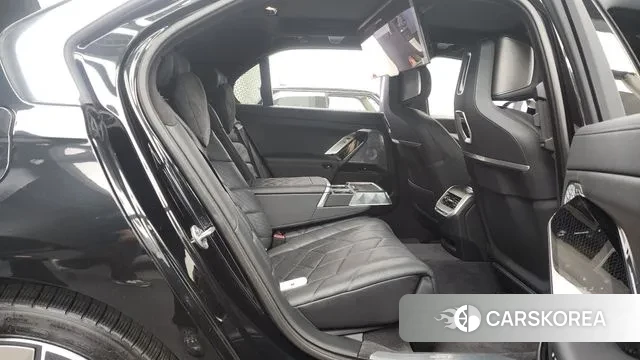 BMW i7 (G70) 2023 Черный из Кореи, фото 3