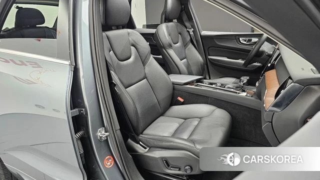 Volvo XC60 second Generation 2018 Серый из Кореи, фото 3