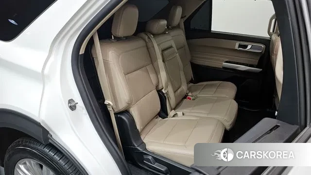 Ford Explorer 6th Generation 2022 Белый из Кореи, фото 3
