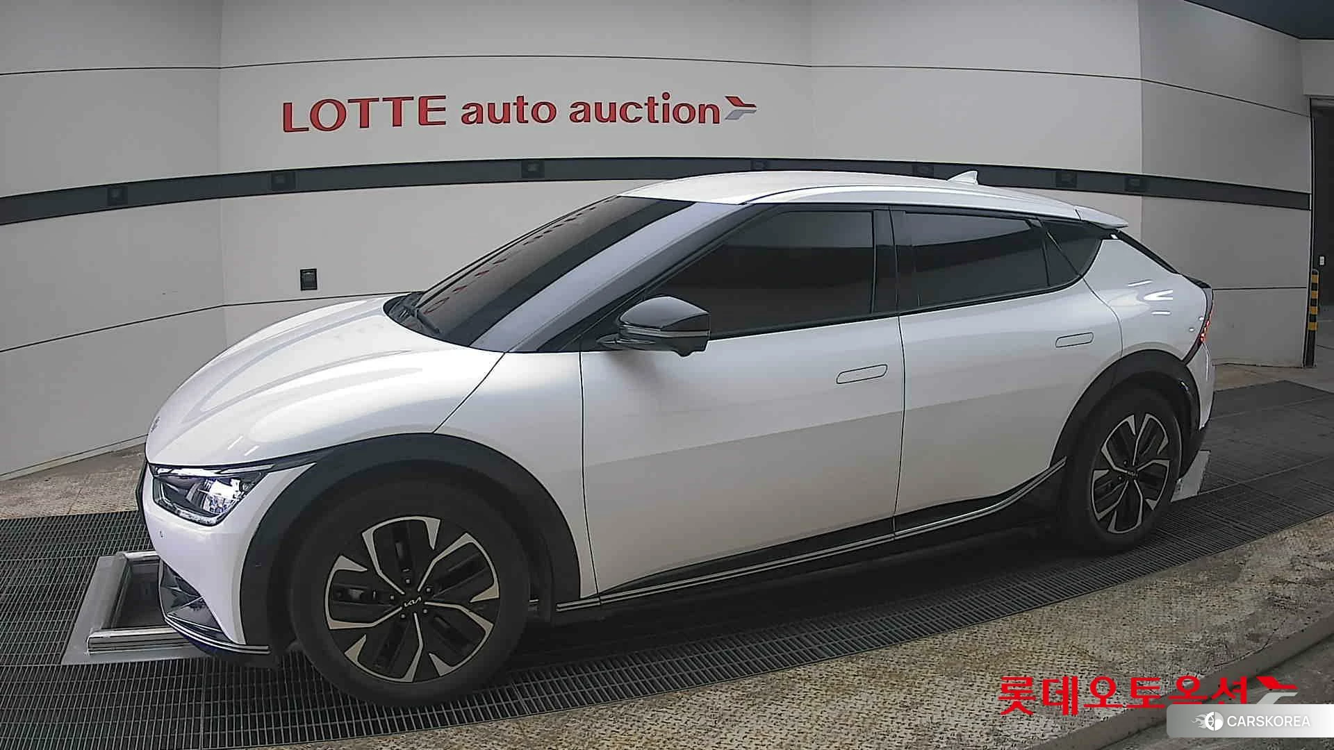 Kia EV6 2022 Snow White Pearl из Кореи, фото 3