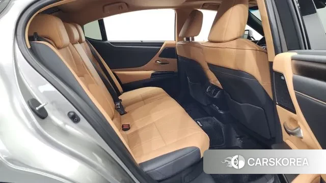 Lexus ES300h 7th generation 2023 Серый из Кореи, фото 3