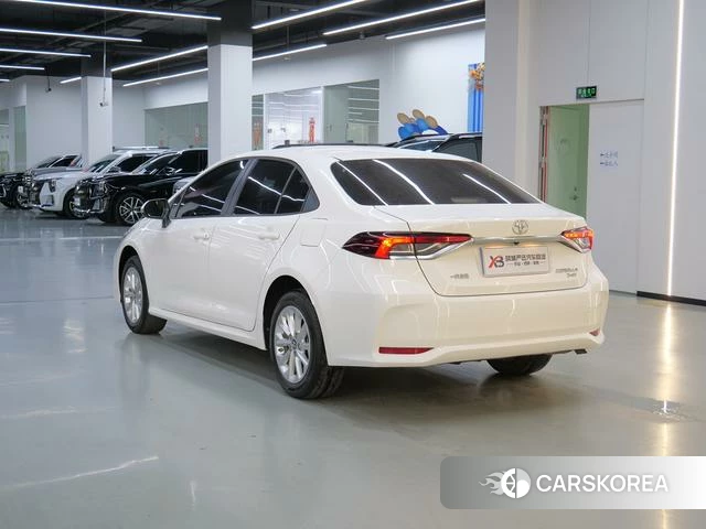 Toyota Corolla 2022 Белый из Китая, фото 3