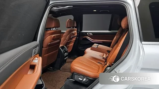 BMW X7 (G07) 2024 Серебристо-серый из Кореи, фото 3