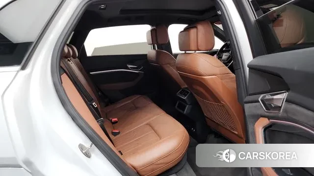 Audi e-Tron 2020 Белый из Кореи, фото 3