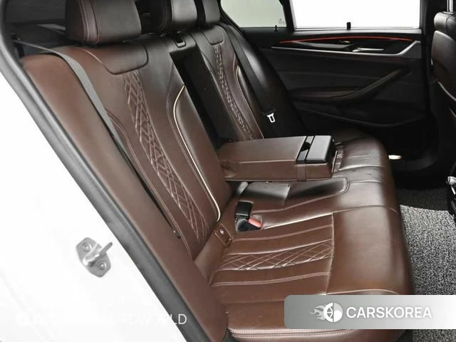 BMW 5 Series (G30) 2019 Белый из Кореи, фото 3
