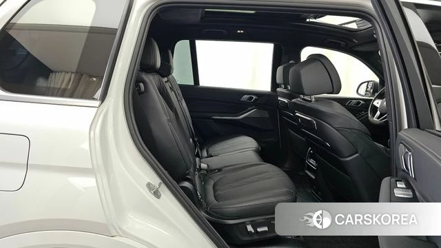 BMW X7 (G07) 2024 Белый из Кореи, фото 3
