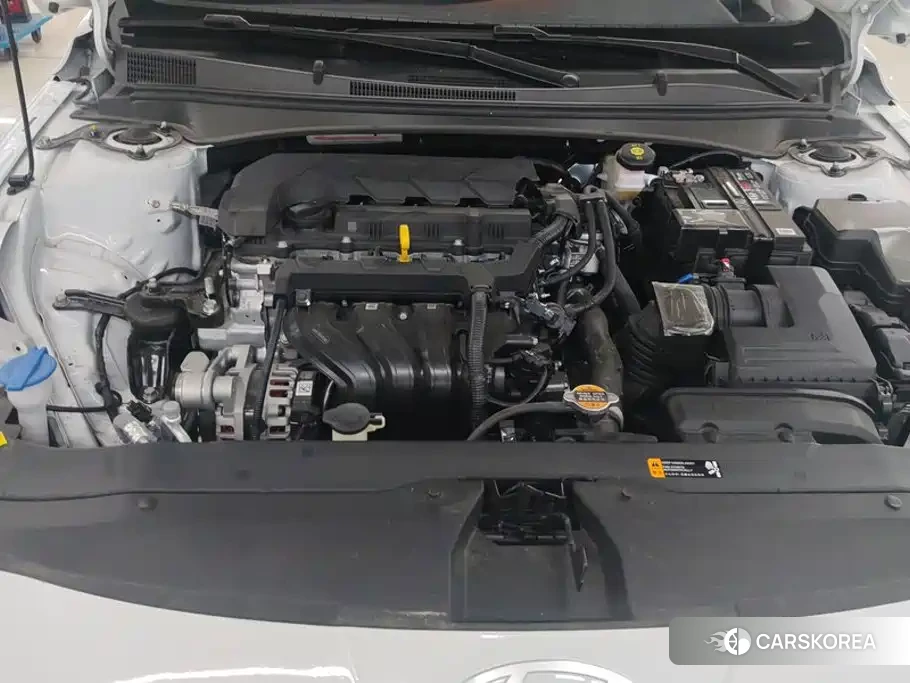 Hyundai Elantra 2026 Белый из Китая, фото 3