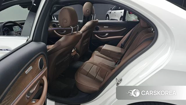 Mercedes-Benz E-Class W213 2022 Белый из Кореи, фото 3