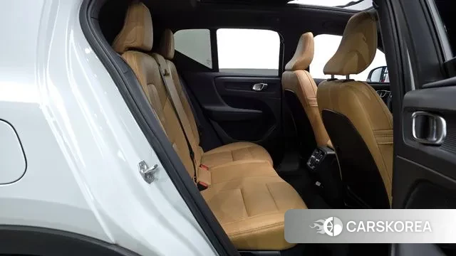 Volvo XC40 2021 Белый из Кореи, фото 3