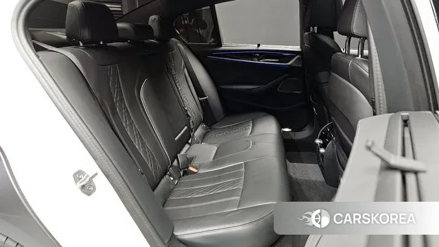 BMW 5 Series (G30) 2023 Серый из Кореи, фото 3