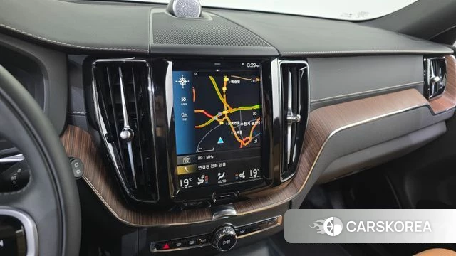 Volvo XC60 second Generation 2021 Белый из Кореи, фото 3