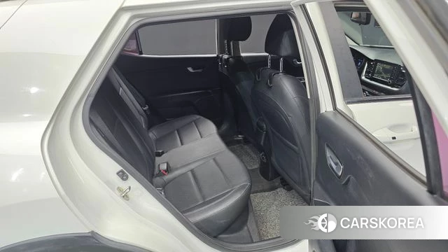 Kia Stonic 2018 Белый из Кореи, фото 3